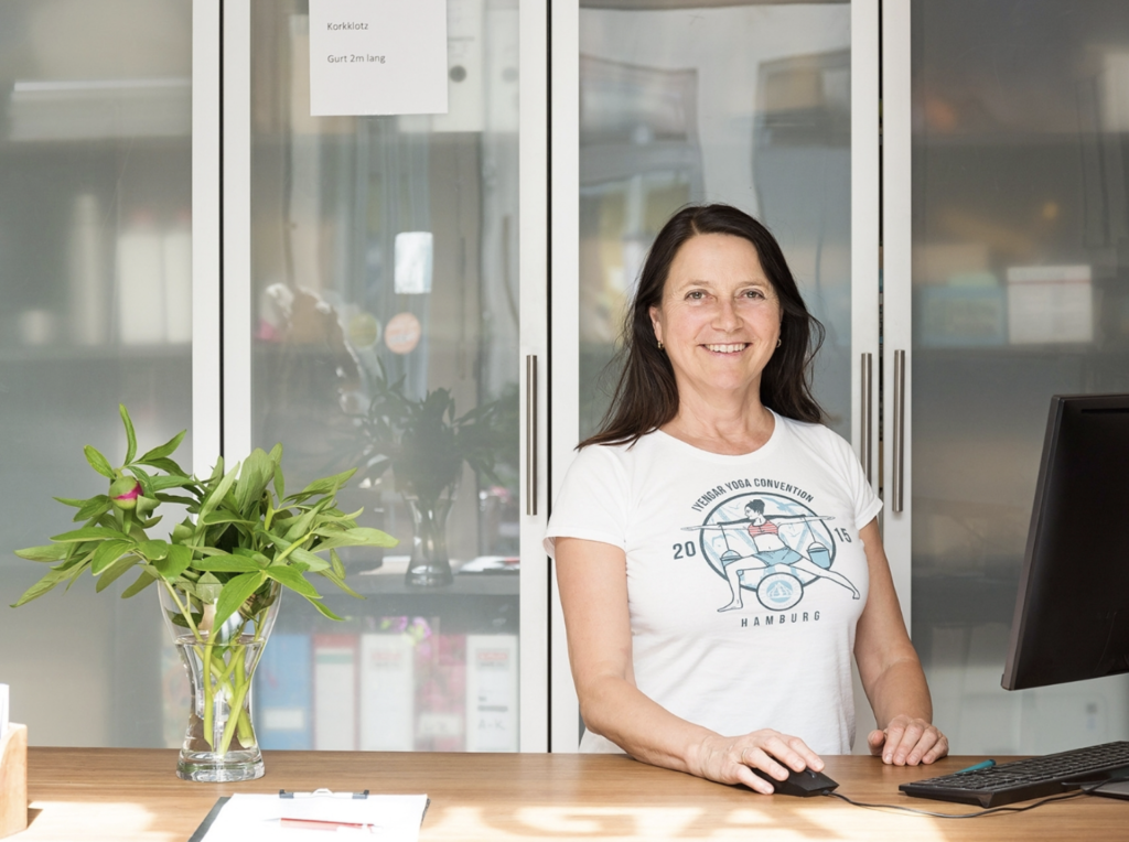 Marina von Iyengar Yoga Hamburg hat auch eine Yoga Ausbildung gemacht.