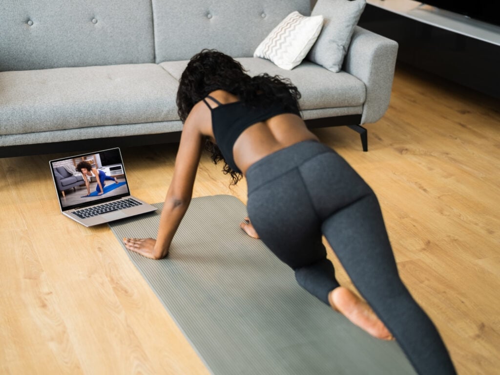 Mit Online Fitnesskursen bleiben Fitnessstudios virtuell geöffnet