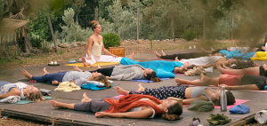 Yoga-Retreat im Freien