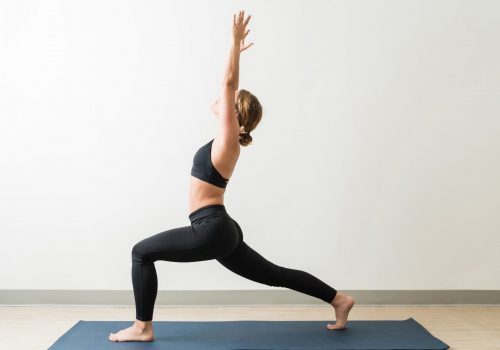 Yogi doet yogapose
